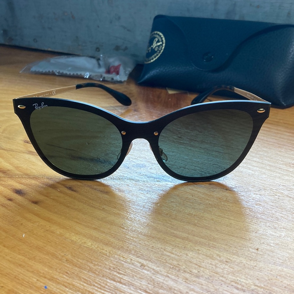 Like new Ray Ban Cat eye Blaze